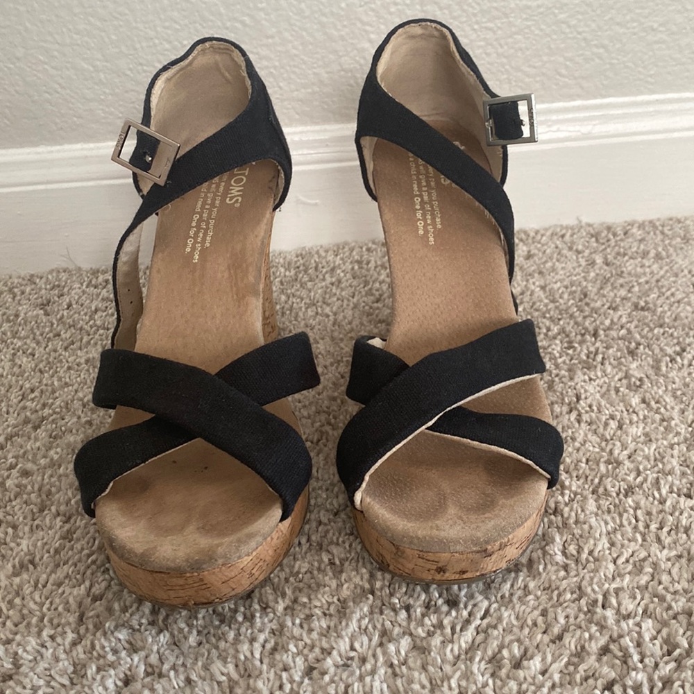 TOMS WEDGES